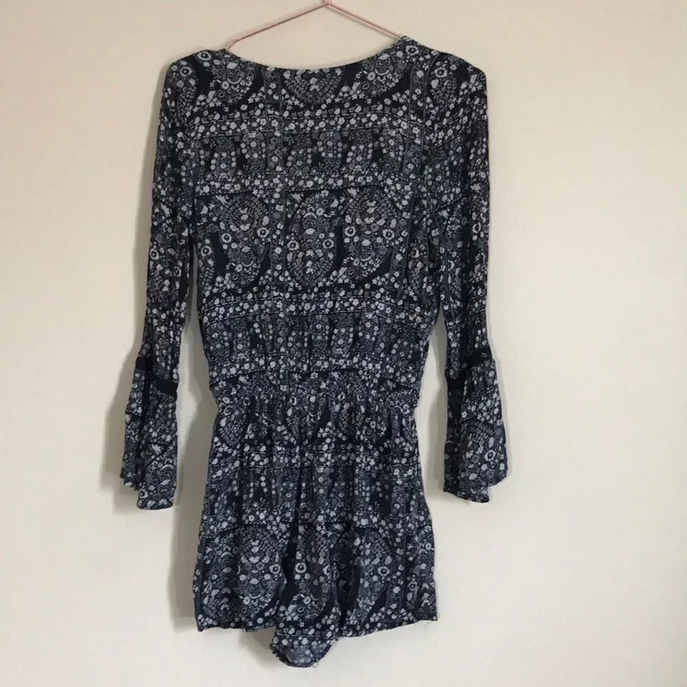 American Eagle Outfitters length sleeves